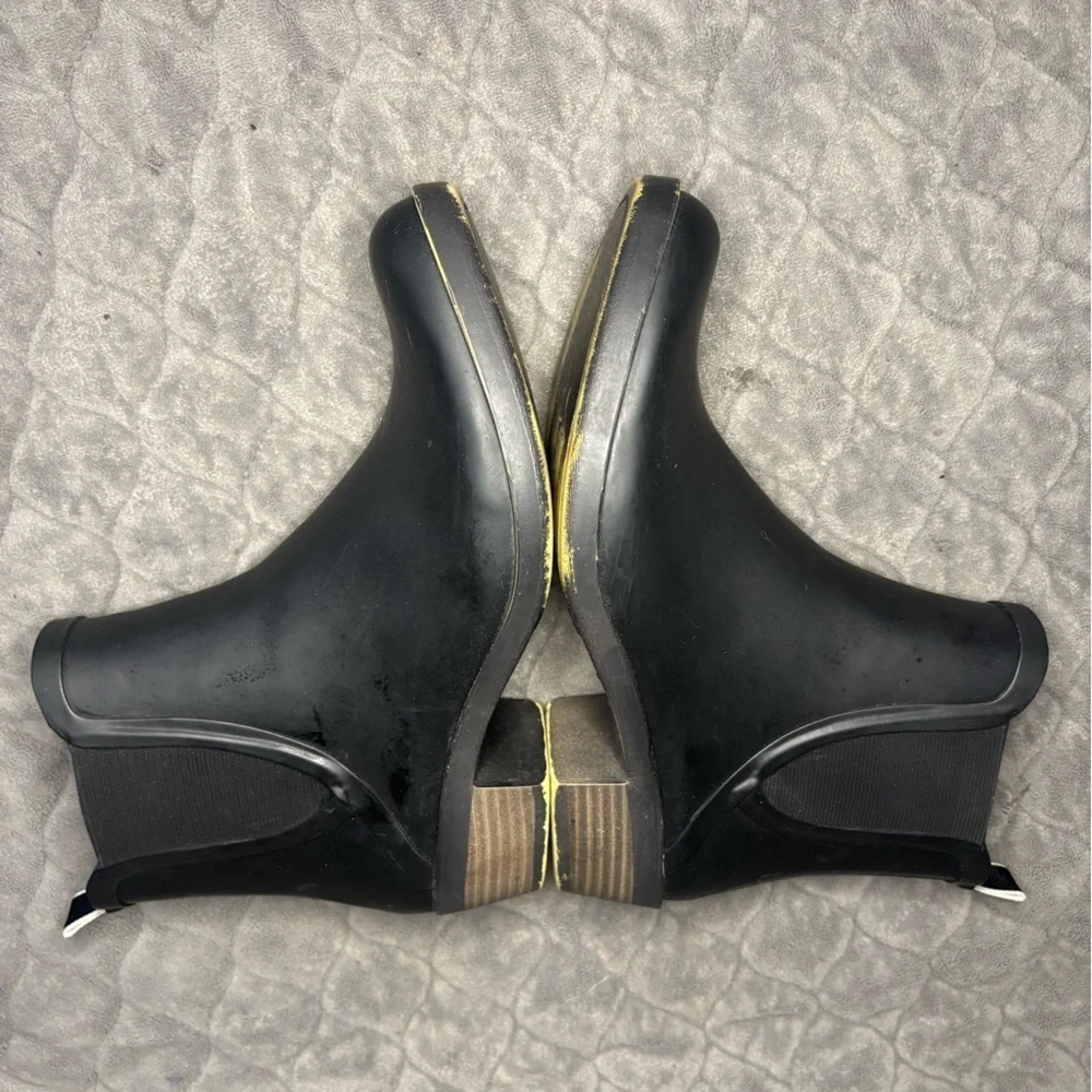 Trendy Lucky Brand Black Rubber Ankle Rain Boots with Zipper & Short Heel